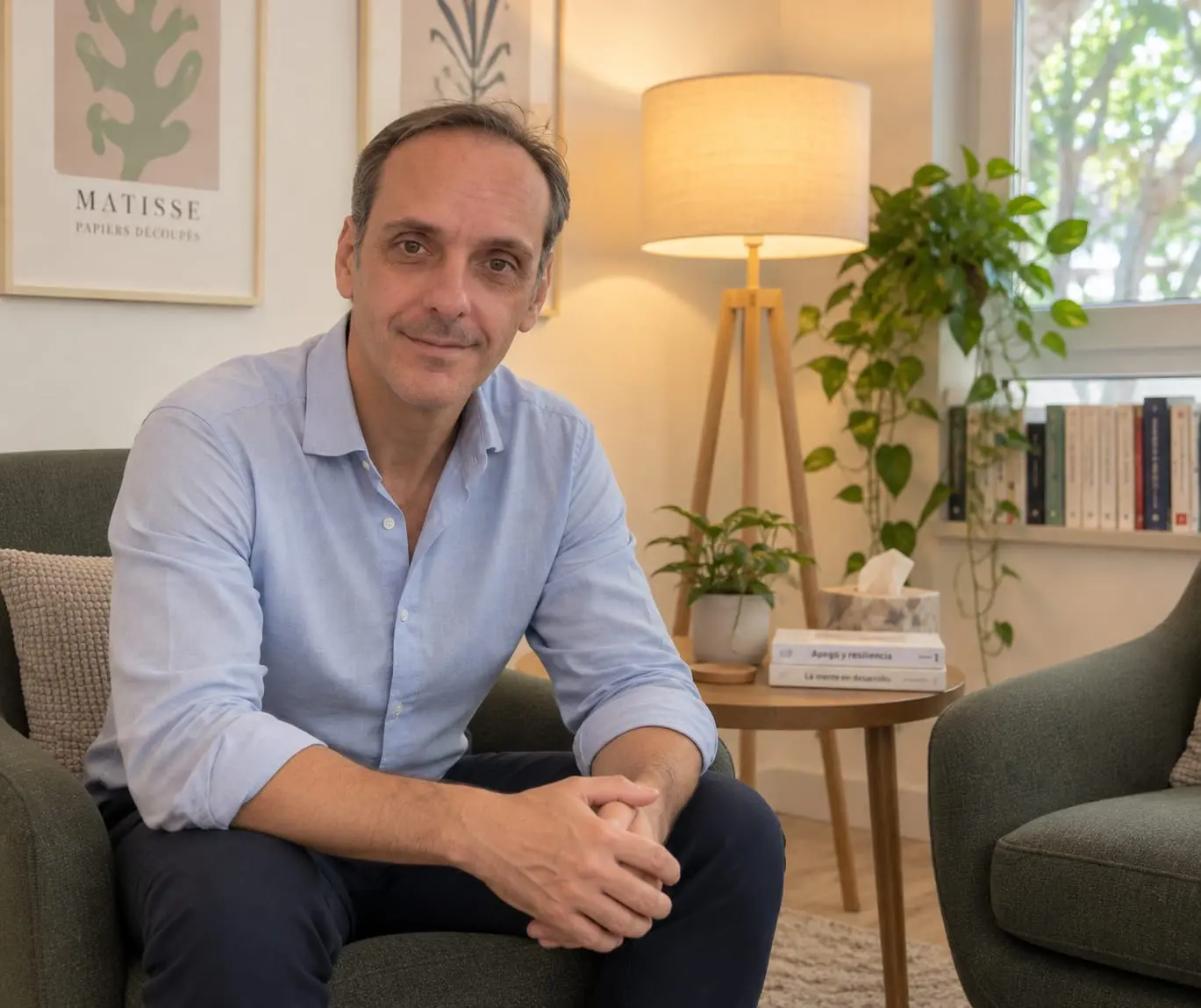 José Luis Rubio, psicólogo general sanitario, en su consulta de Zaragoza